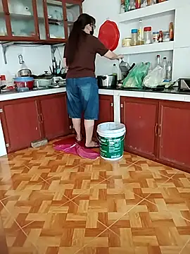 LiilyZi online show from 13, 4, 2026