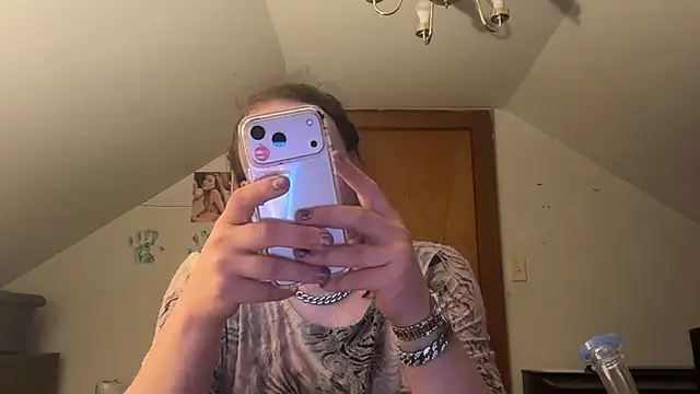 RaeganV online show from 6, 3, 2026