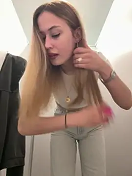 Snapshot of blonde_exe chatting on 5, 5, 2026 blonde exe online show from 5, 5, 2026