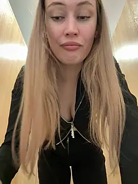 Snapshot of blonde_exe chatting on 23, 4, 2026 blonde exe online show from 23, 4, 2026