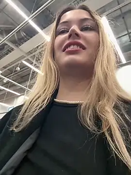 Snapshot of blonde_exe chatting on 8, 5, 2026 blonde exe online show from 8, 5, 2026