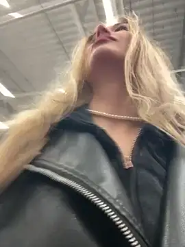 Snapshot of blonde_exe chatting on 29, 5, 2026 blonde exe online show from 29, 5, 2026