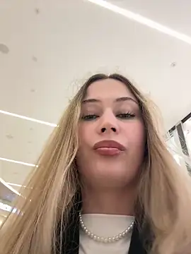 Snapshot of blonde_exe chatting on 15, 5, 2026 blonde exe online show from 15, 5, 2026