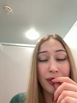 Snapshot of blonde_exe chatting on 29, 4, 2026 blonde exe online show from 29, 4, 2026