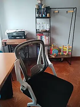 Lyonette reading1 online show from 6, 4, 2026