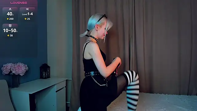 GoldenLenarz online show from 6, 4, 2026