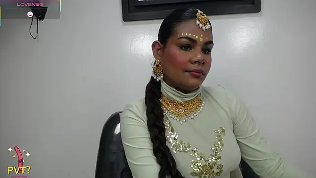 yaazhinii online show from 4, 4, 2026