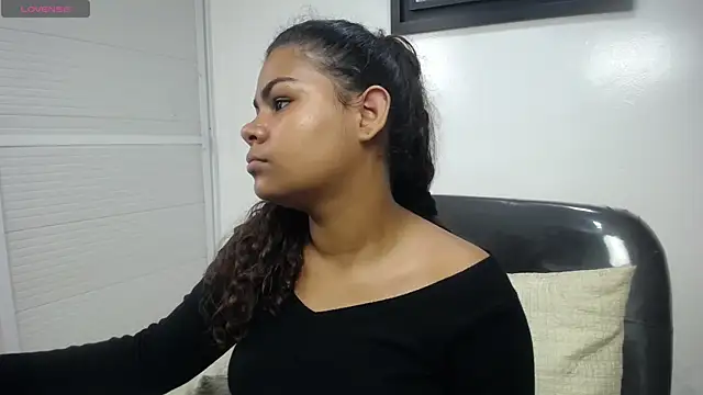 yaazhinii online show from 18, 4, 2026