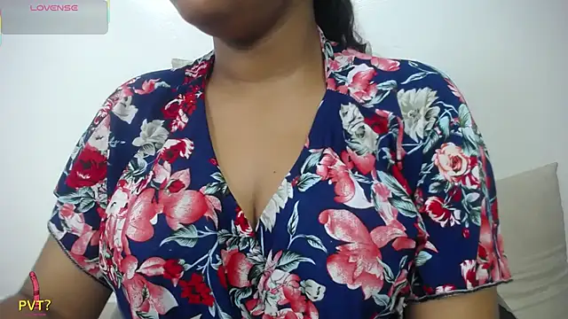Snapshot of yaazhinii chatting on 21, 5, 2026 yaazhinii online show from 21, 5, 2026