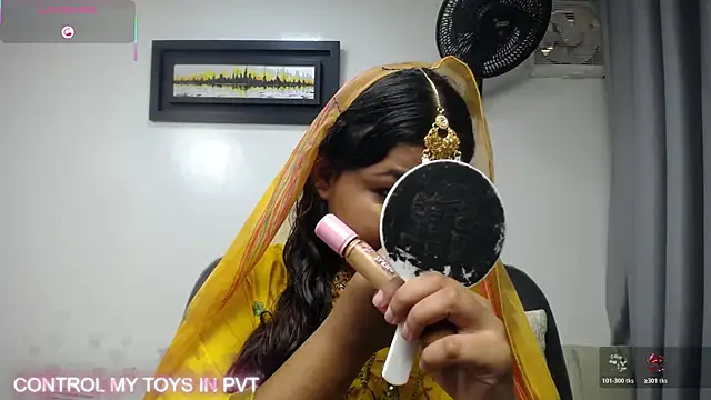 yaazhinii online show from 10, 4, 2026