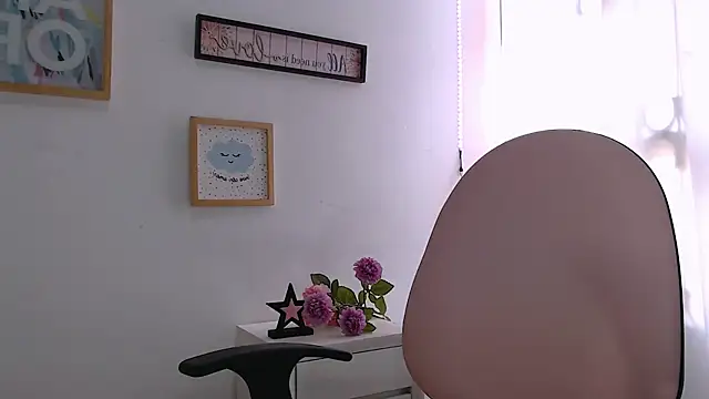 Aantoniaa brown27 online show from 20, 2, 2026