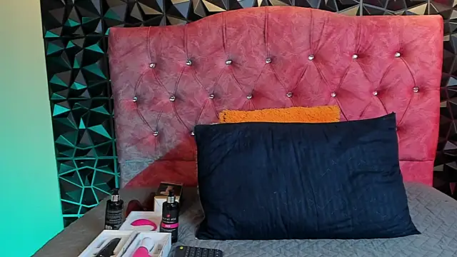 Snapshot of karenwild_1 chatting on 1, 6, 2026 karenwild 1 online show from 1, 6, 2026