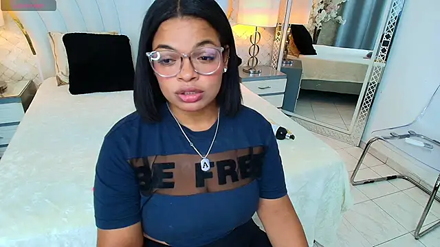 YazminJenner online show from 24, 4, 2026