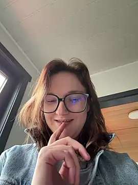 ViviLuu online show from 13, 3, 2026