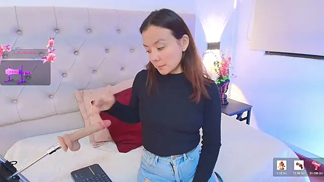 Snapshot of MiccaMadison chatting on 8, 5, 2026 MiccaMadison online show from 8, 5, 2026