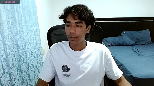 Pedestal diamant online show from 15, 4, 2026