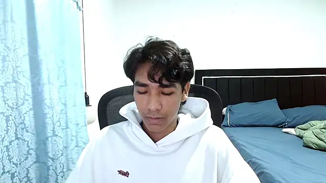 Pedestal diamant online show from 4, 4, 2026