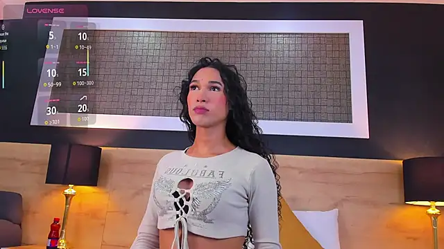 Chloee  Adams online show from 13, 4, 2026