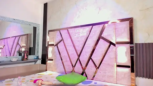 salem rosee online show from 18, 4, 2026