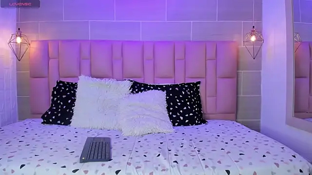 Naomi-Thompson online show from 22, 2, 2026