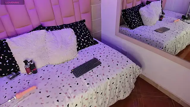 Naomi-Thompson online show from 23, 2, 2026