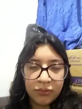 Dahlia-Rose online show from 6, 3, 2026