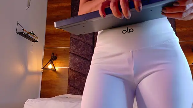 FernandaBrown   online show from 16, 3, 2026