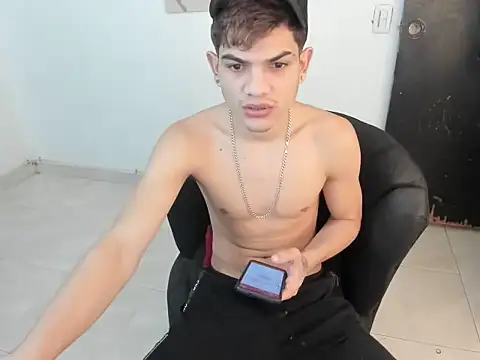 Jesshot bigcock20cm online show from 25, 2, 2026