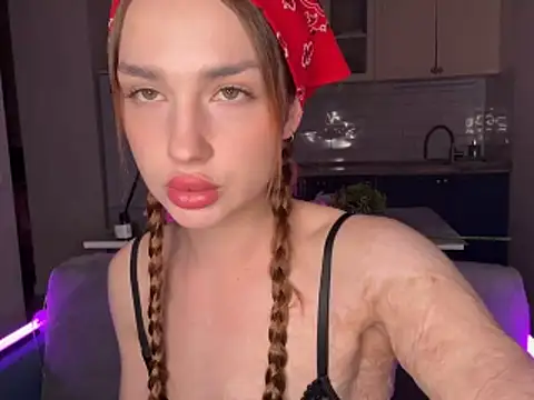 Snapshot of Perry_Tiffany chatting on 28, 5, 2026 Perry Tiffany online show from 28, 5, 2026