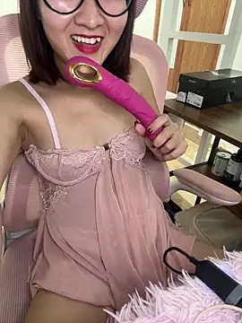 LucyKiss online show from 4, 5, 2026