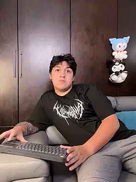 EmilyAndAndrew online show from 13, 5, 2026