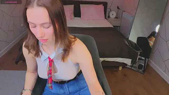  Kiki angel  online show from 22, 4, 2026