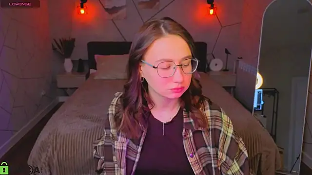  Kiki angel  online show from 4, 4, 2026