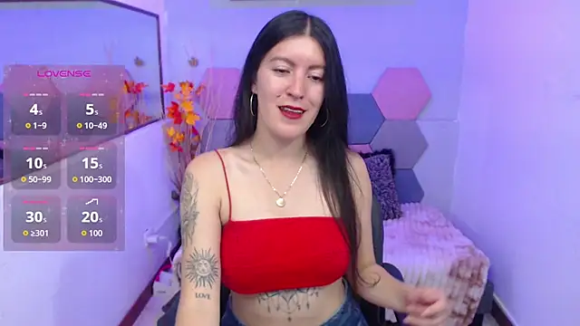 HannaOwen  online show from 13, 3, 2026