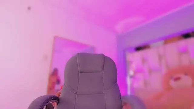 AishaKassandra online show from 19, 4, 2026