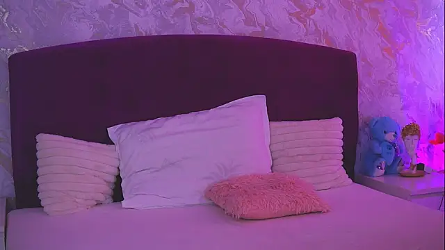 EllinaNuria online show from 17, 4, 2026