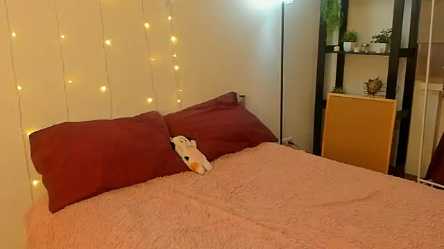 Snapshot of CalmFever chatting on 11, 2, 2026 CalmFever online show from 11, 2, 2026