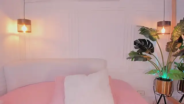 Nicole Whittee online show from 18, 4, 2026