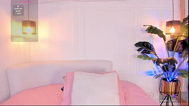 Nicole Whittee online show from 13, 4, 2026