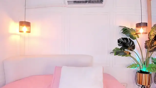 Nicole Whittee online show from 20, 4, 2026