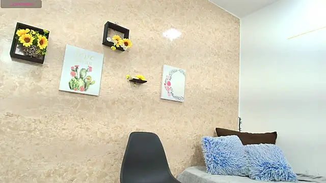 Sophie Tyler online show from 22, 4, 2026