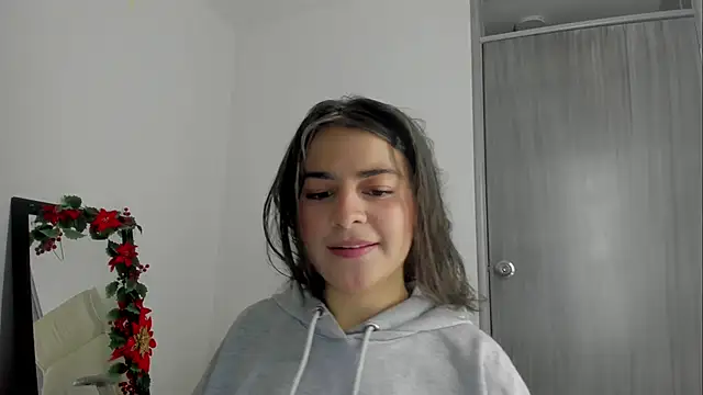 Snapshot of Brunnettee_1 chatting on 14, 6, 2026 Brunnettee 1 online show from 14, 6, 2026