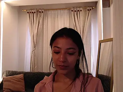Snapshot of Scarleet_miaa chatting on 4, 5, 2026 Scarleet miaa online show from 4, 5, 2026