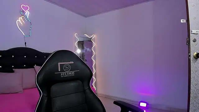 LUNAKITTY TAY online show from 9, 3, 2026