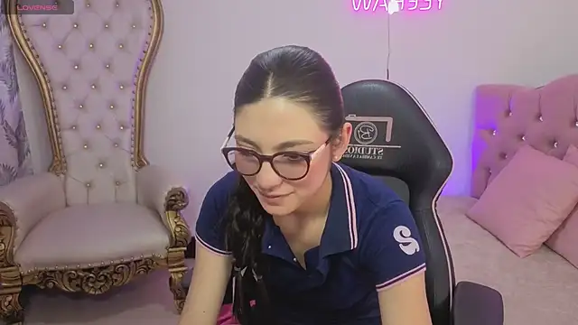 MAHYRA TAY online show from 23, 4, 2026
