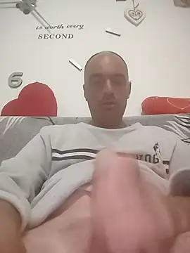 Snapshot of circott chatting on 6, 4, 2026 circott online show from 6, 4, 2026