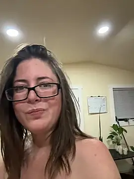 Naomi Blaire online show from 3, 3, 2026