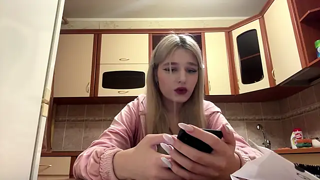 MiaBerlateen online show from 13, 2, 2026