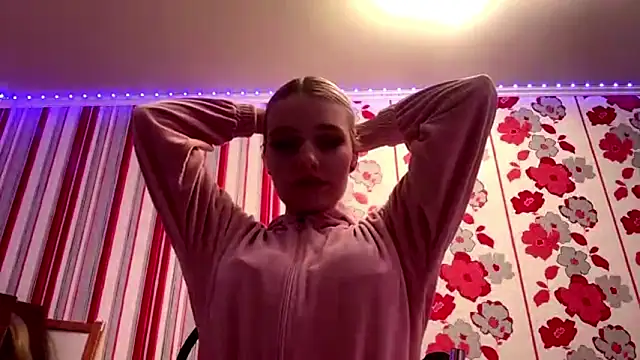 MiaBerlateen online show from 11, 2, 2026