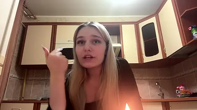 MiaBerlateen online show from 23, 2, 2026